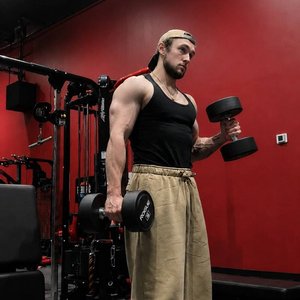 Trainer Taylor Vanblaricum profile picture